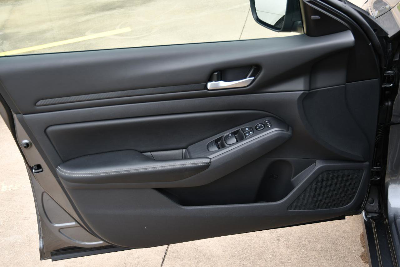 Used 2024 Nissan Altima 2.5 SV image 8