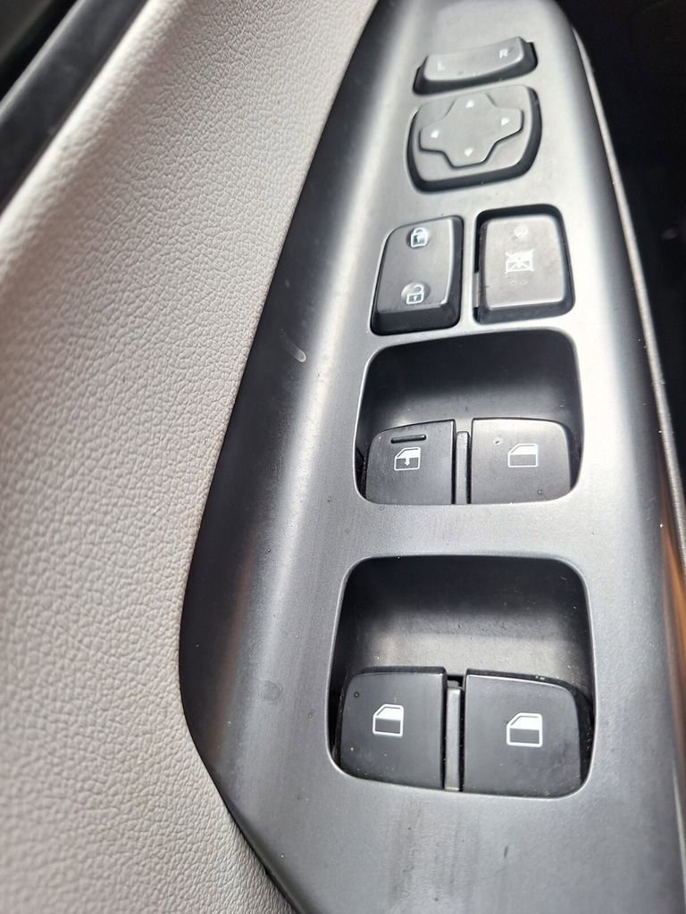 Used 2023 Hyundai Kona SE w/ Cargo Package image 20