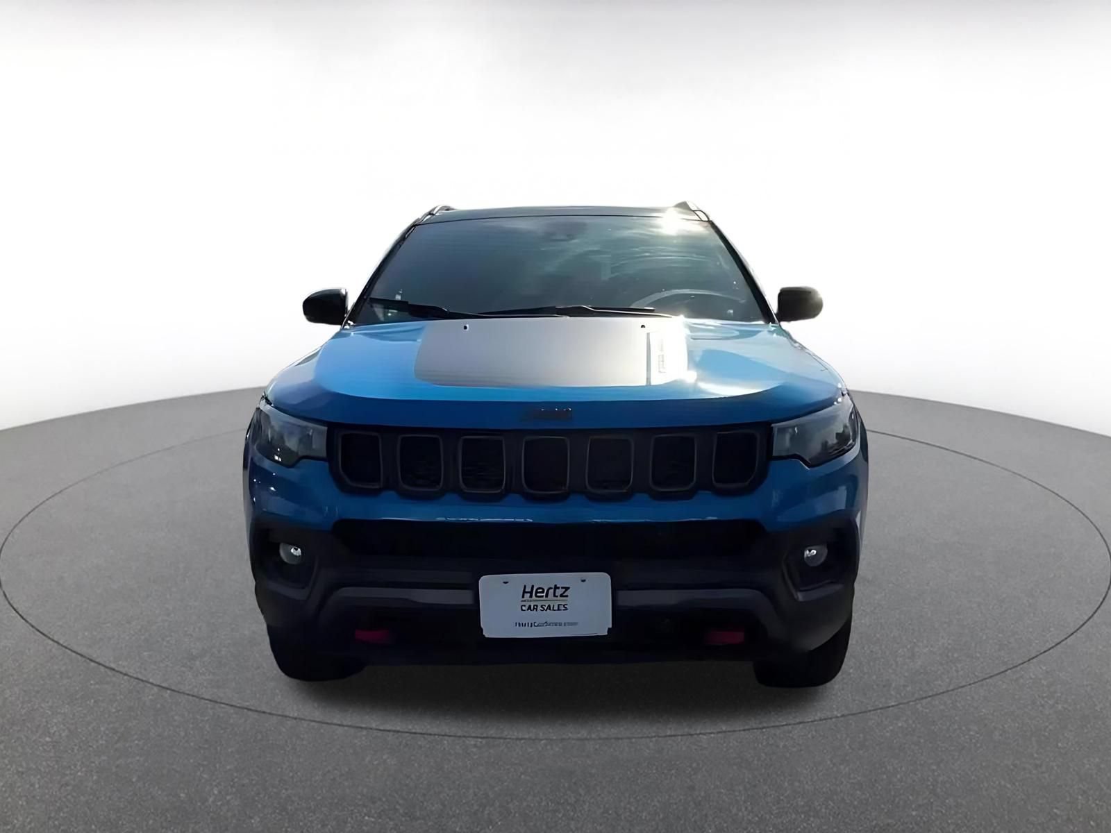 Used 2025 Jeep Compass Trailhawk AWD/4WD image 4
