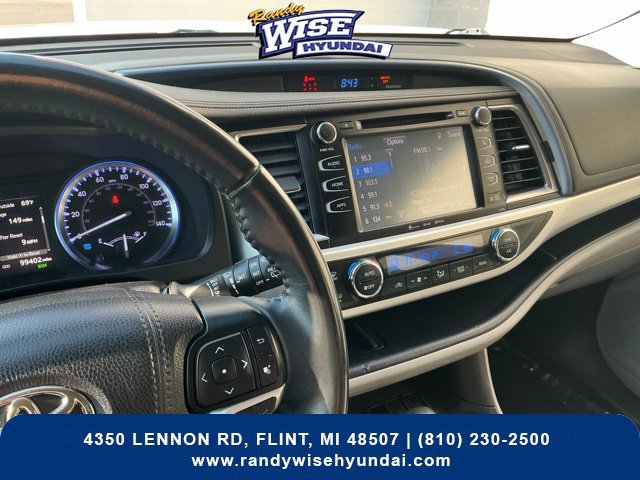 Used 2019 Toyota Highlander XLE FWD image 25