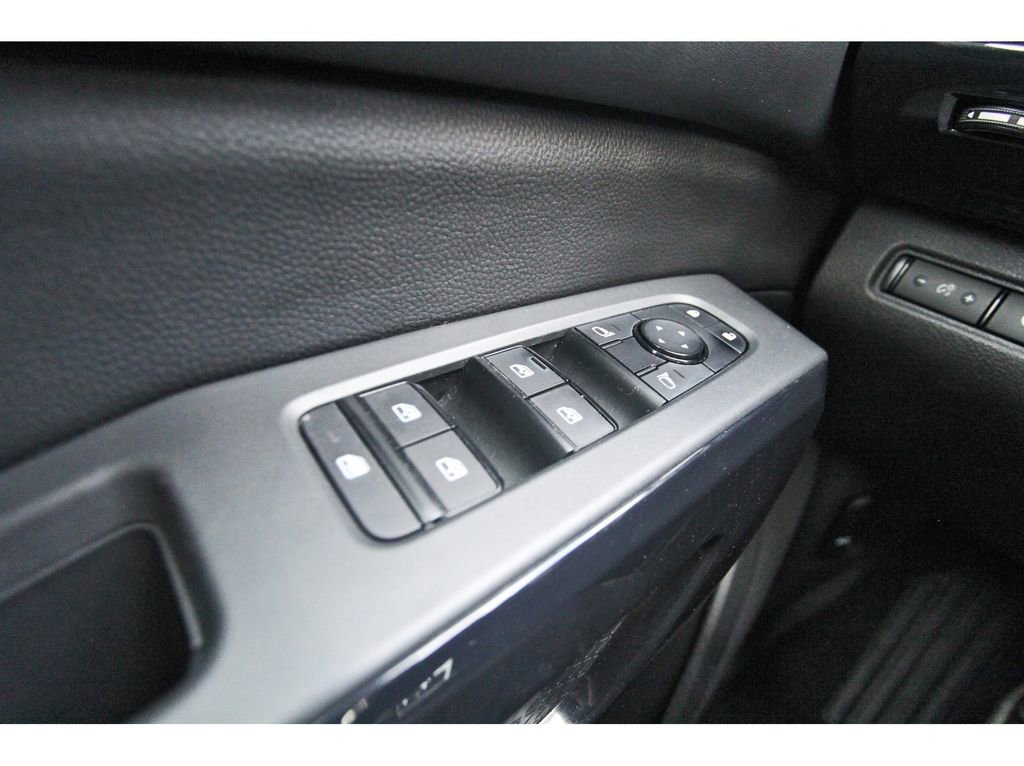 Used 2023 Nissan Pathfinder SV image 17