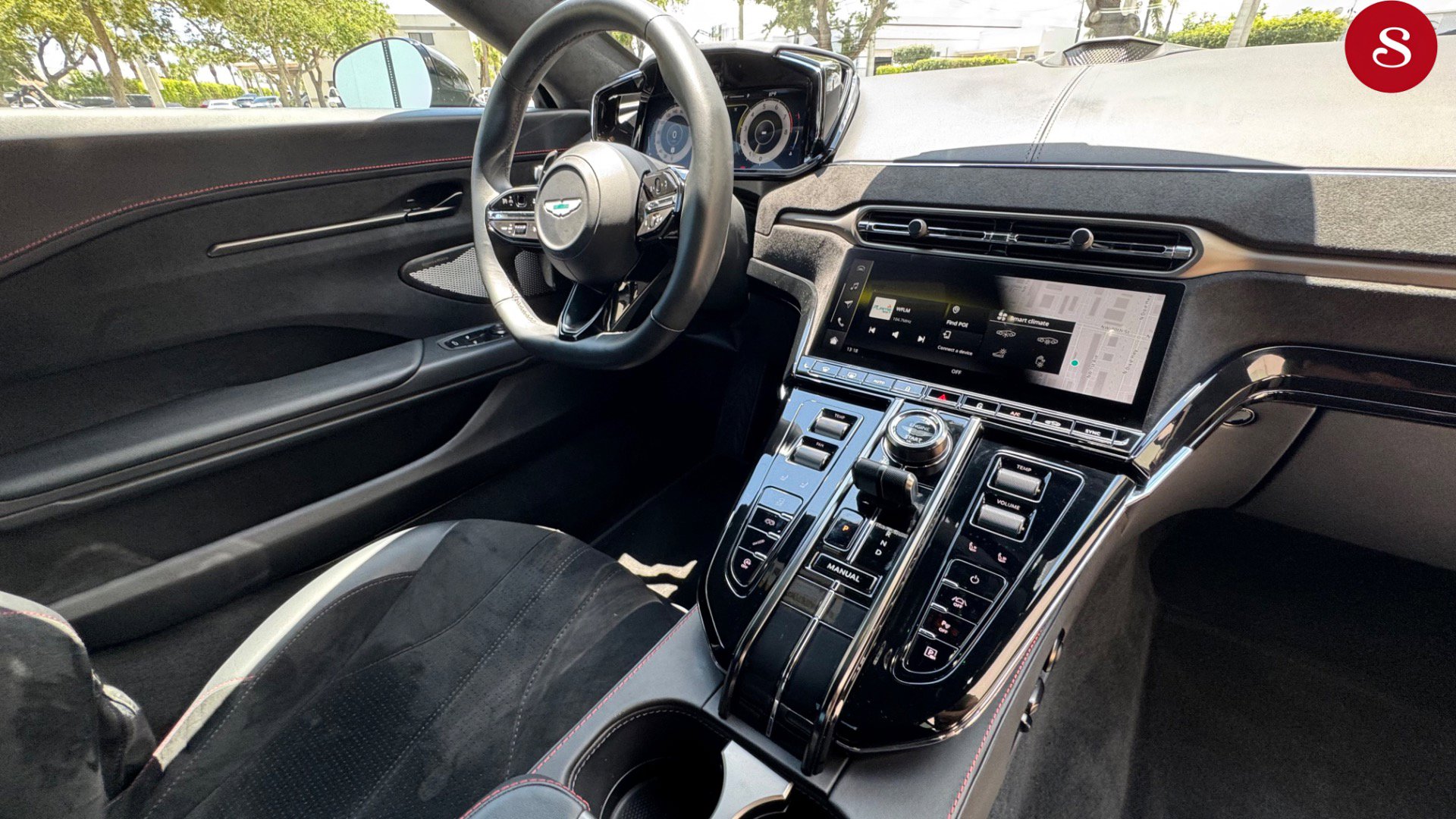 Used 2025 Aston Martin V8 Vantage Coupe RWD image 14