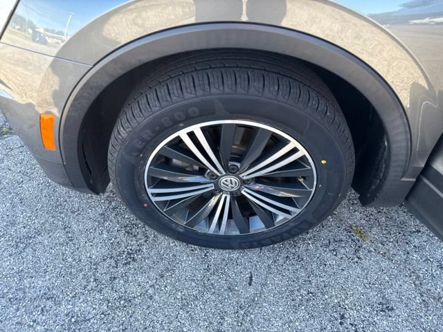 Used 2018 Volkswagen Tiguan SEL AWD/4WD image 27