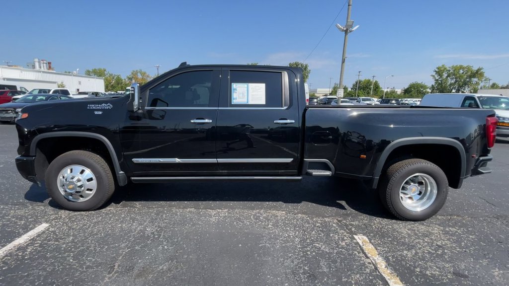 Used 2026 Chevrolet Silverado 3500 High Country w/ Technology Package AWD/4WD image 7
