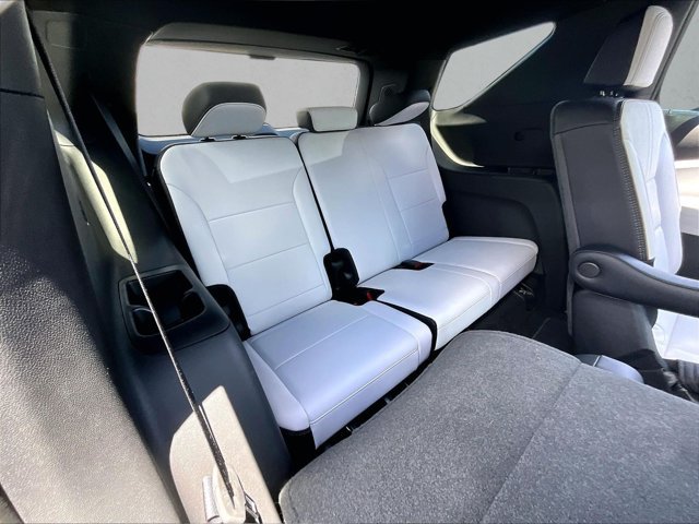 Certified 2026 Chevrolet Traverse High Country FWD image 30