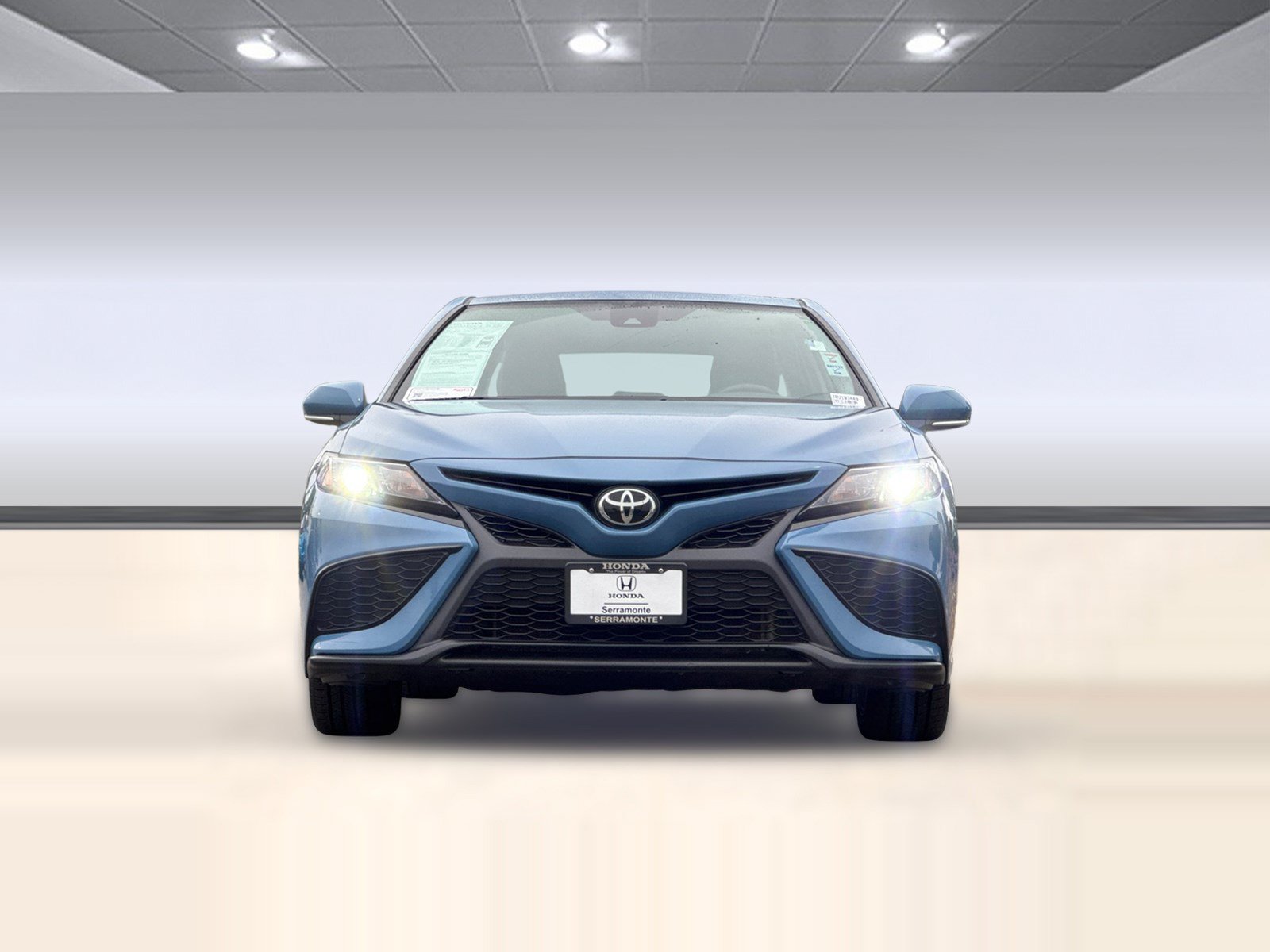 Used 2024 Toyota Camry SE FWD image 5