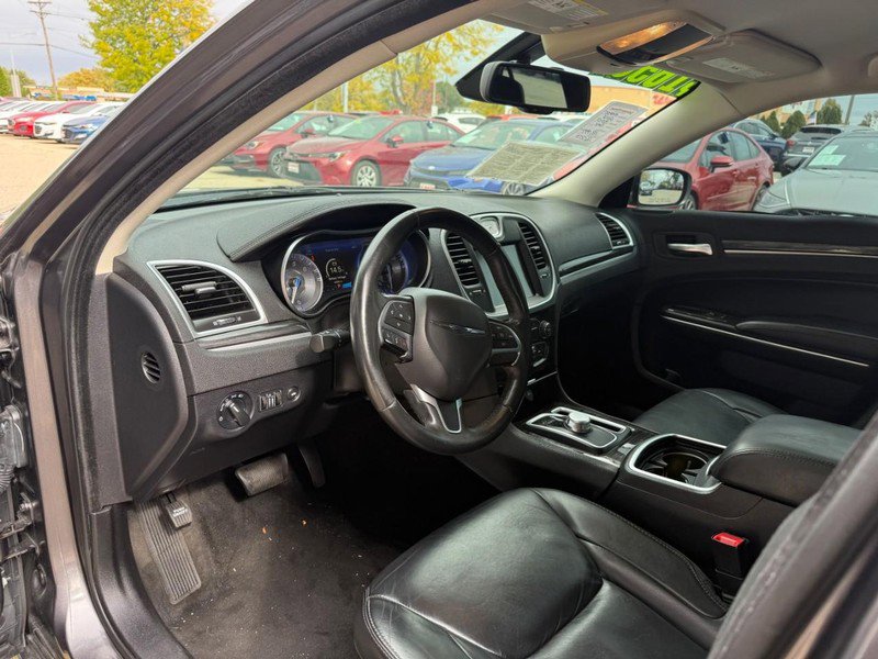 Used 2016 Chrysler 300 Limited RWD image 10