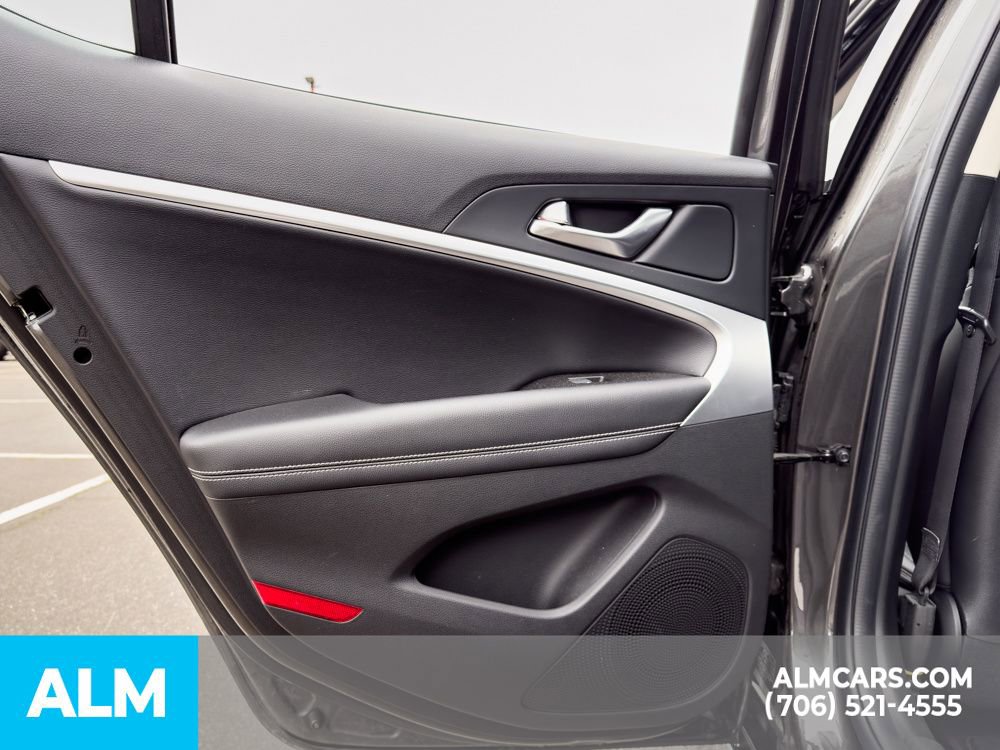 Used 2025 Genesis G70 2.5T RWD image 11