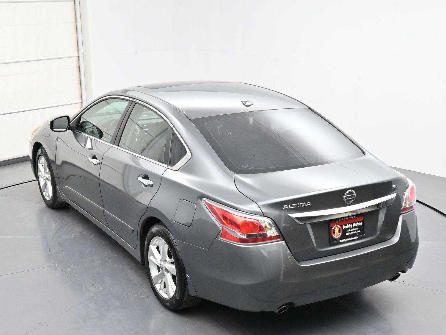 Used 2015 Nissan Altima 2.5 SL w/ Technology Package FWD image 32
