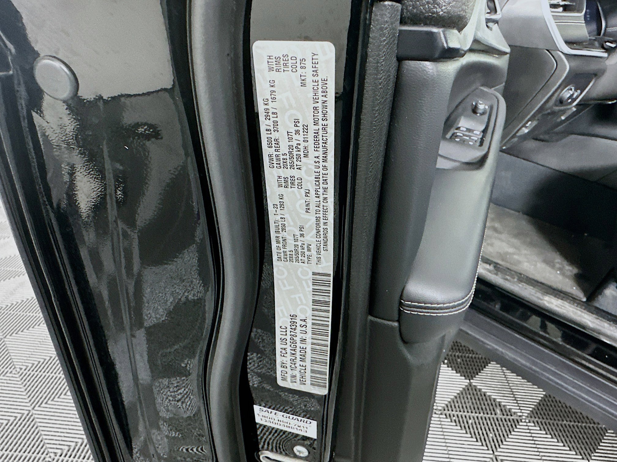 Used 2023 Jeep Grand Cherokee L Laredo image 12