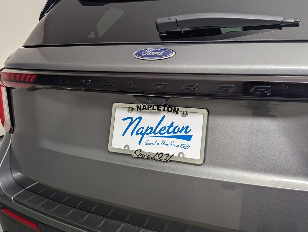 Used 2025 Ford Explorer ST-Line w/ ST-Line Street Pack image 9