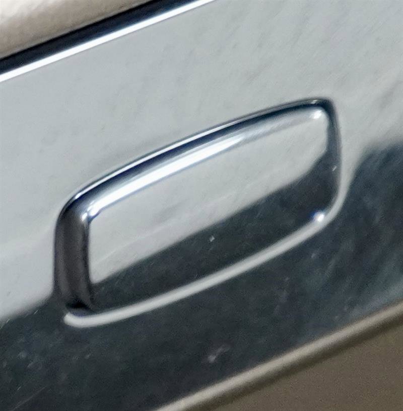 Used 2018 Chevrolet Trax LT w/ LT Convenience Package FWD image 35