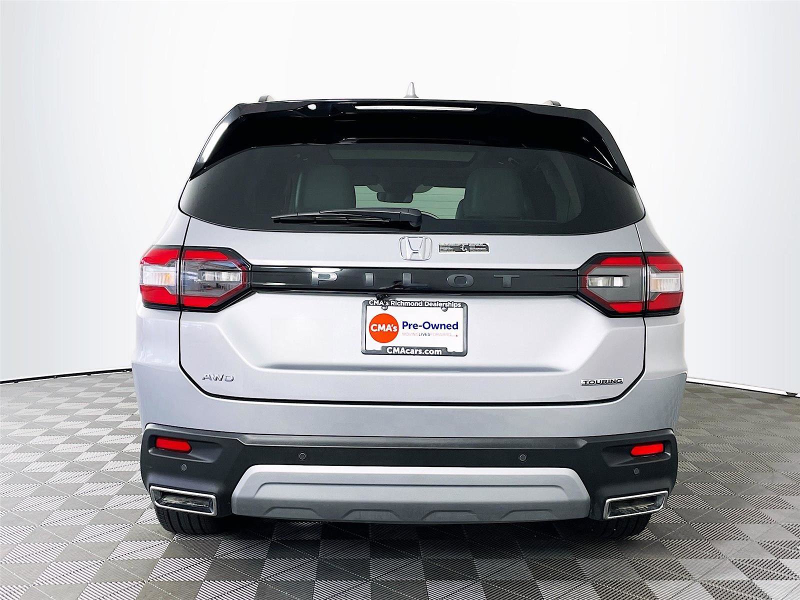 Used 2025 Honda Pilot Touring image 9
