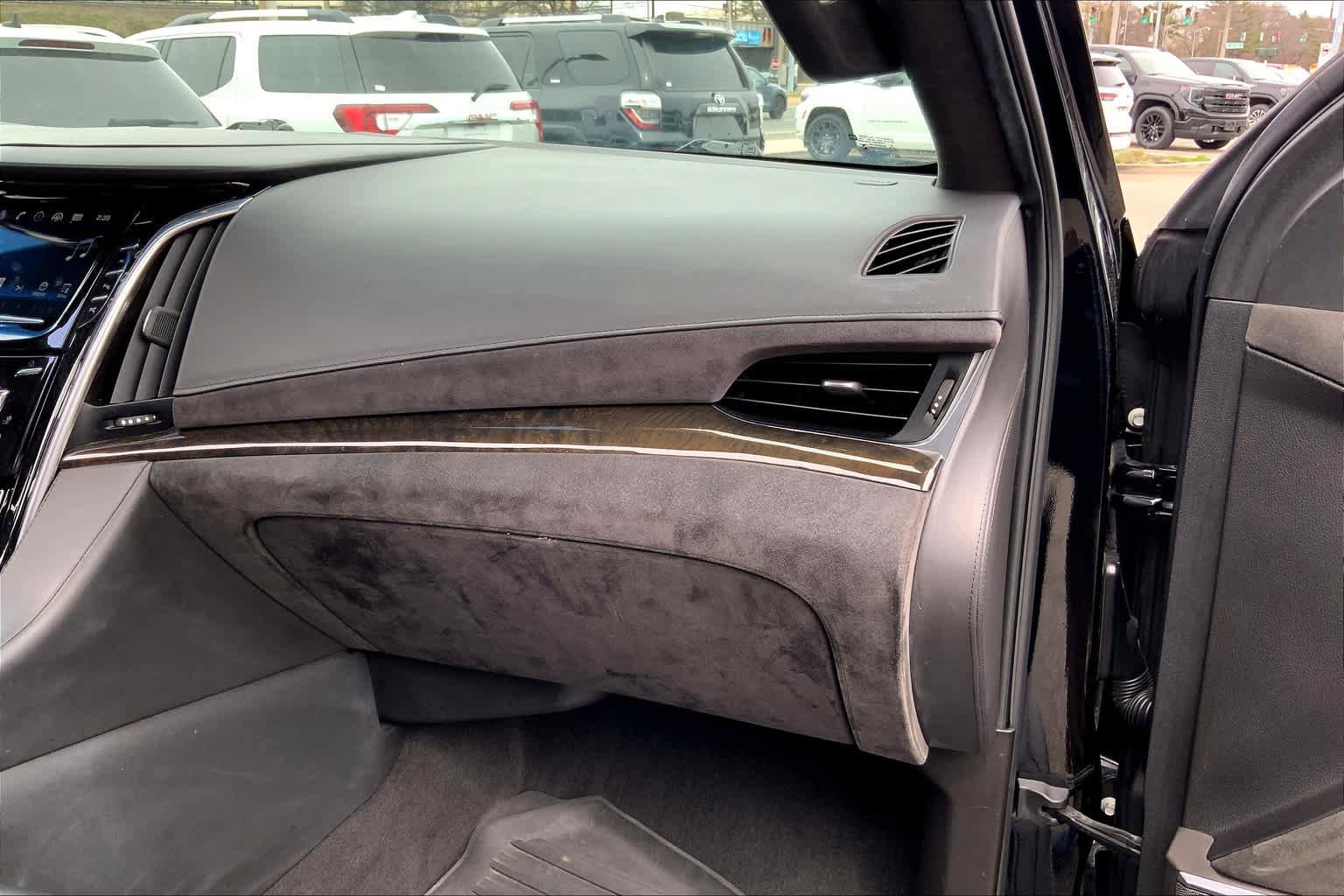 Used 2019 Cadillac Escalade Platinum image 18