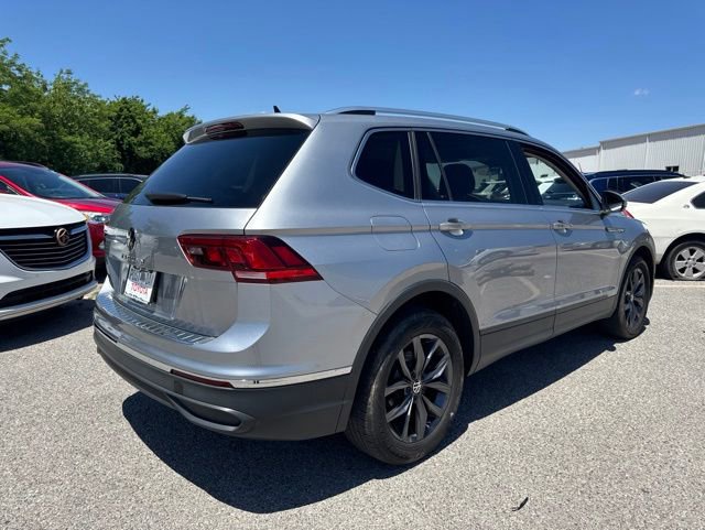 Used 2023 Volkswagen Tiguan SE w/ Panoramic Sunroof Package FWD image 21
