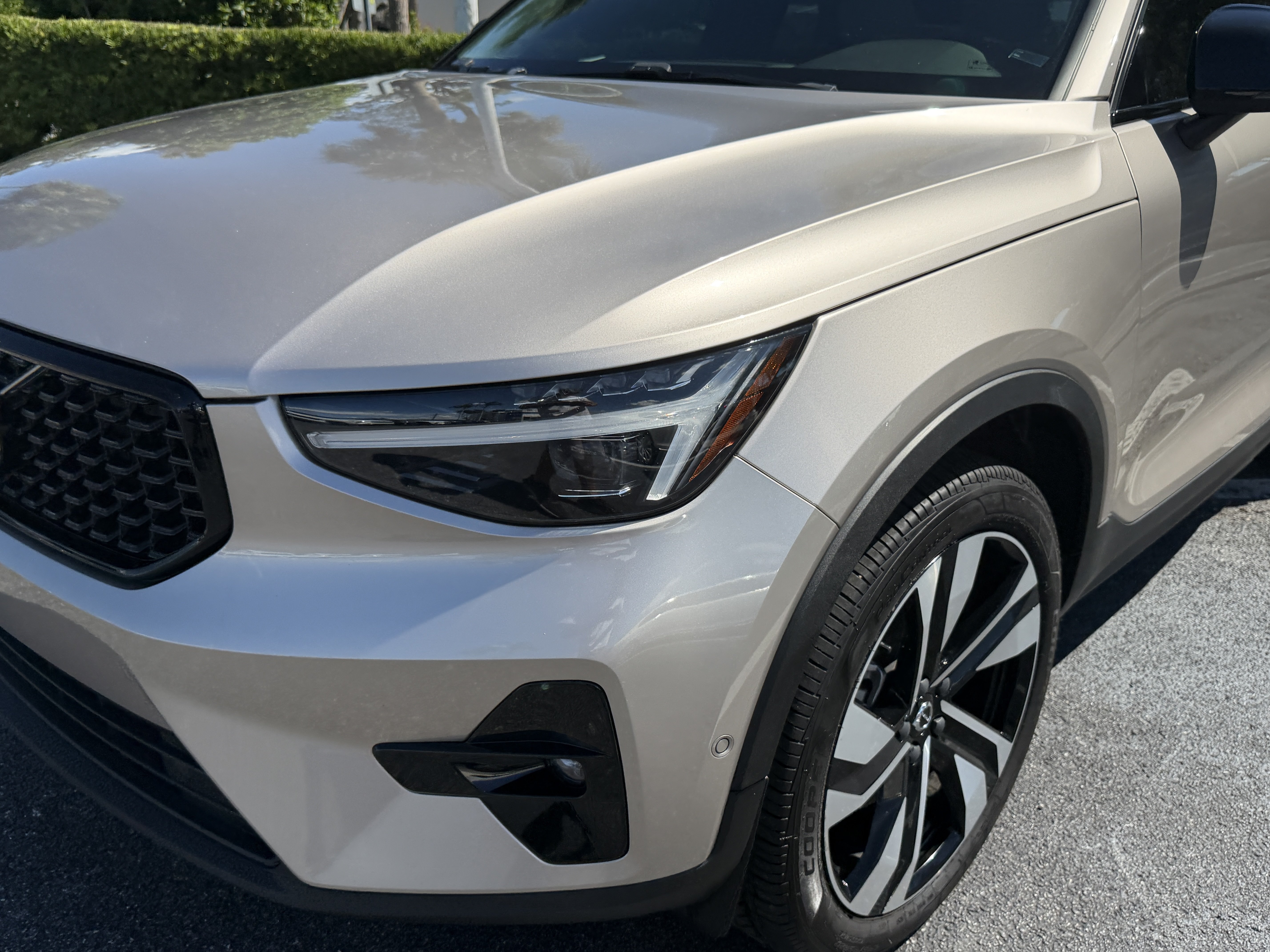 Certified 2024 Volvo XC40 B5 Plus w/ Protection Package Premier AWD/4WD image 9