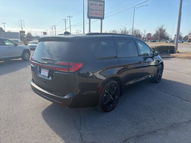 New 2026 Chrysler Pacifica Limited w/ S Appearance Package image 6
