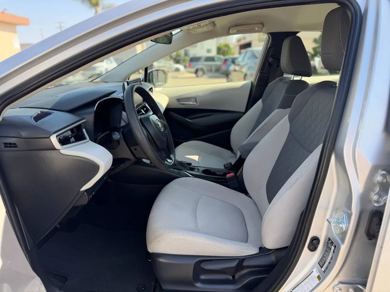 Used 2020 Toyota Corolla LE w/ Carpet Mat Package (TMS) FWD image 23