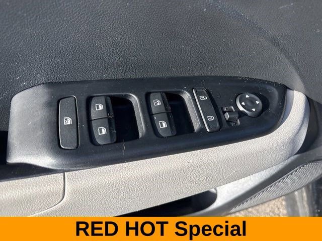 Used 2024 Hyundai Venue SEL image 14