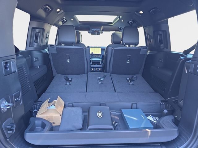 New 2026 Land Rover Defender 130 X-Dynamic SE image 21