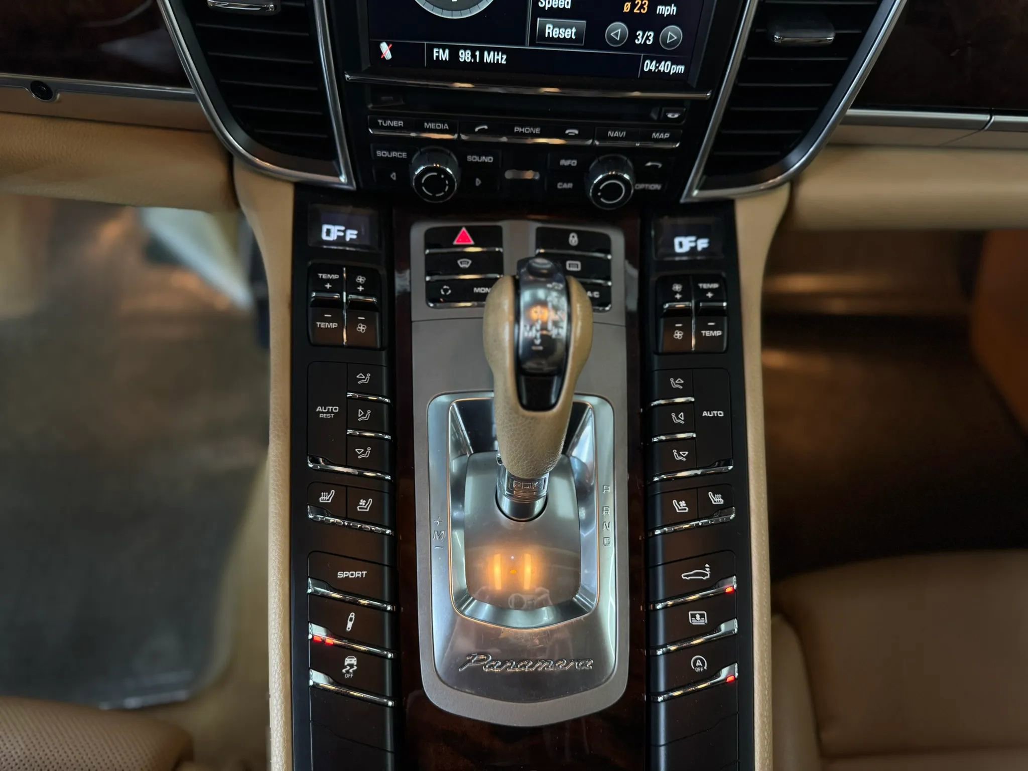 Used 2013 Porsche Panamera 4 Platinum Edition image 21