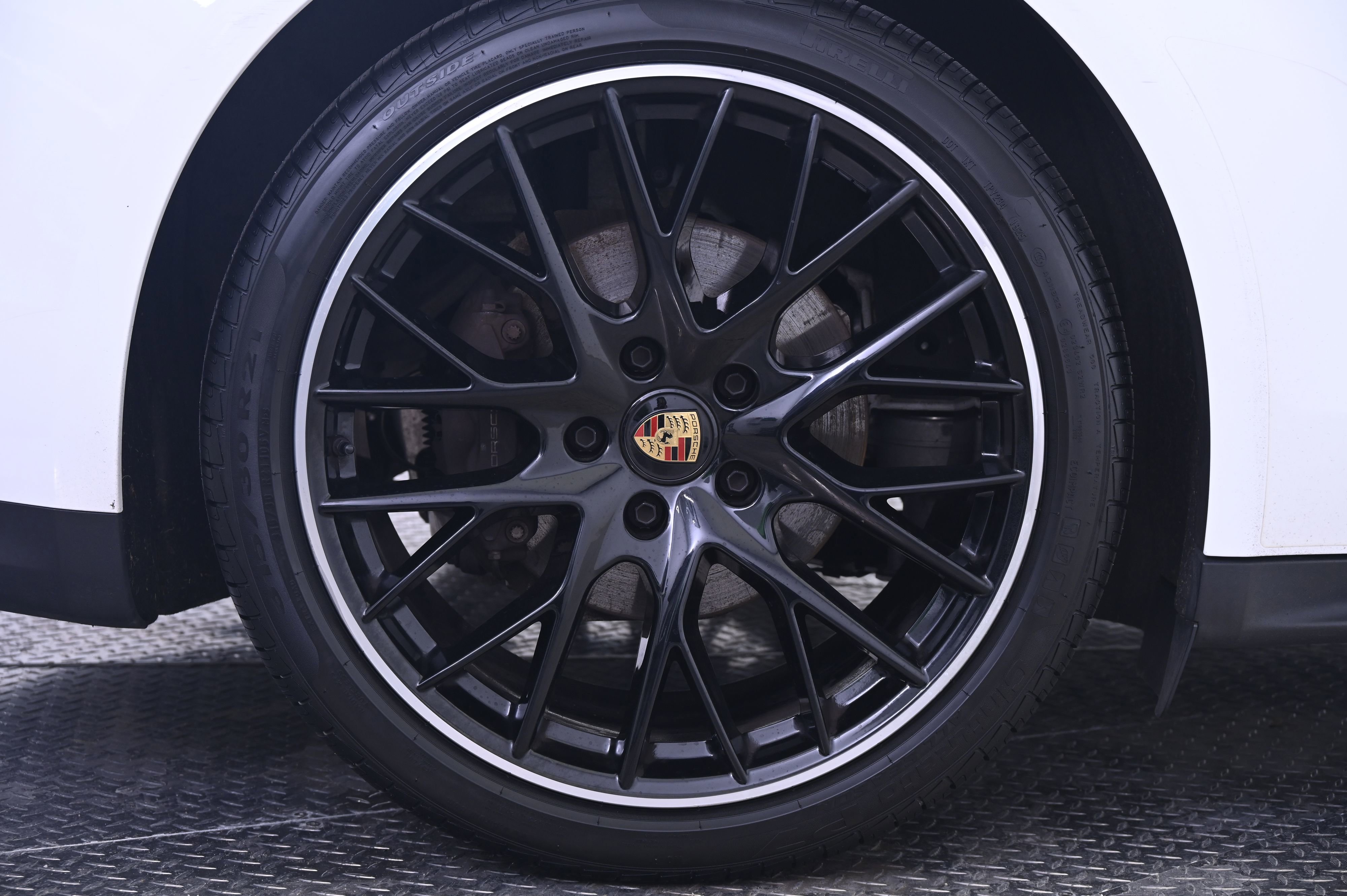 Certified 2023 Porsche Panamera 4 Platinum Edition AWD/4WD image 13