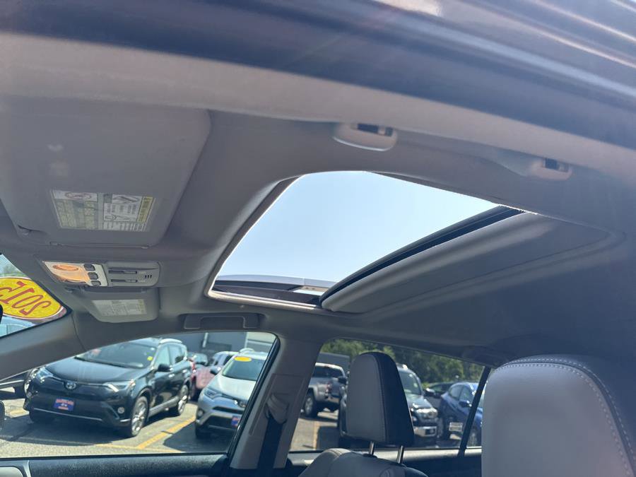 Used 2015 Toyota RAV4 Limited image 33