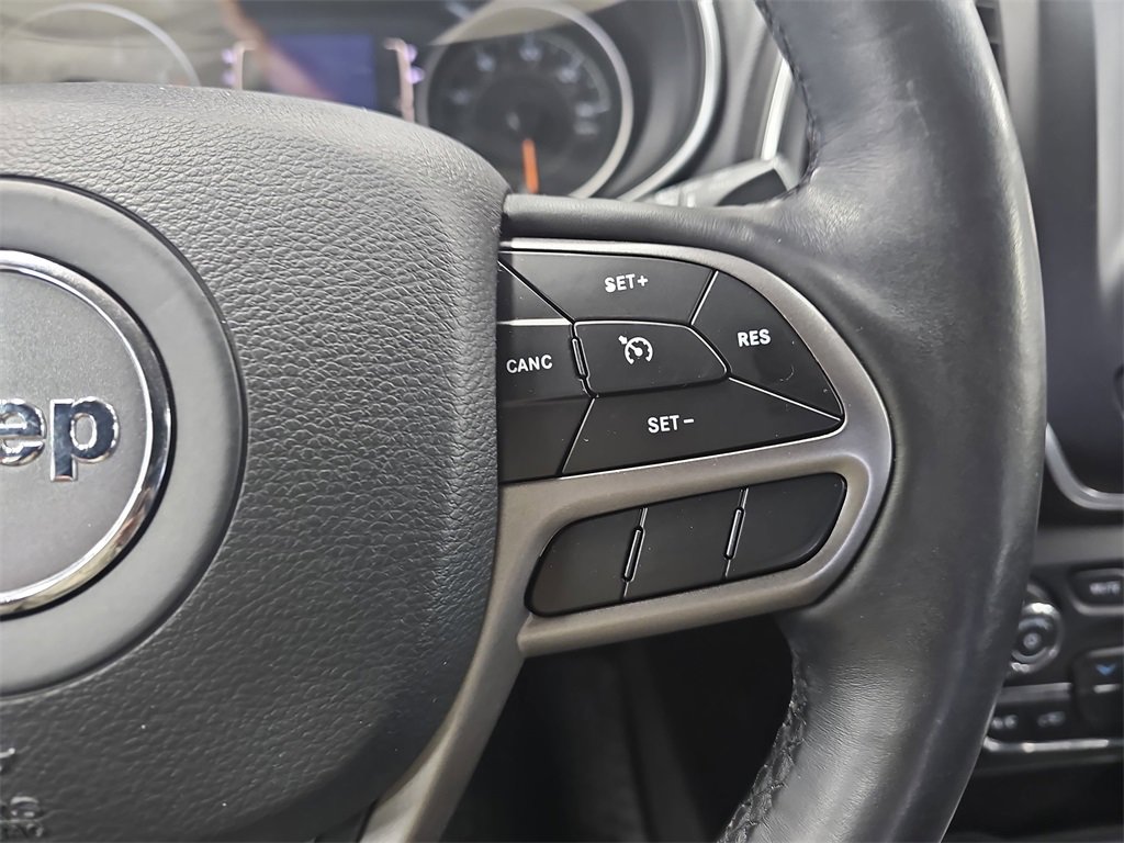 Used 2019 Jeep Cherokee Latitude w/ Cold Weather Group image 17