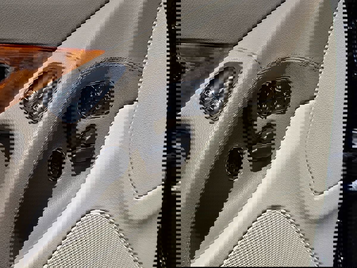 Used 2012 Mercedes-Benz SL 550 image 30