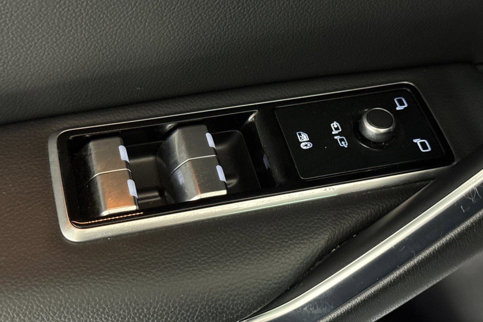 Used 2024 Jaguar F-PACE R-Dynamic S image 13