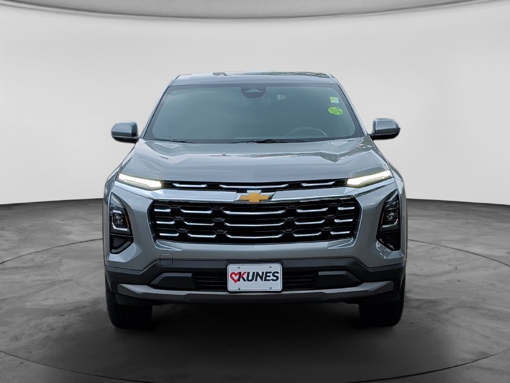 Used 2025 Chevrolet Equinox LT FWD image 2