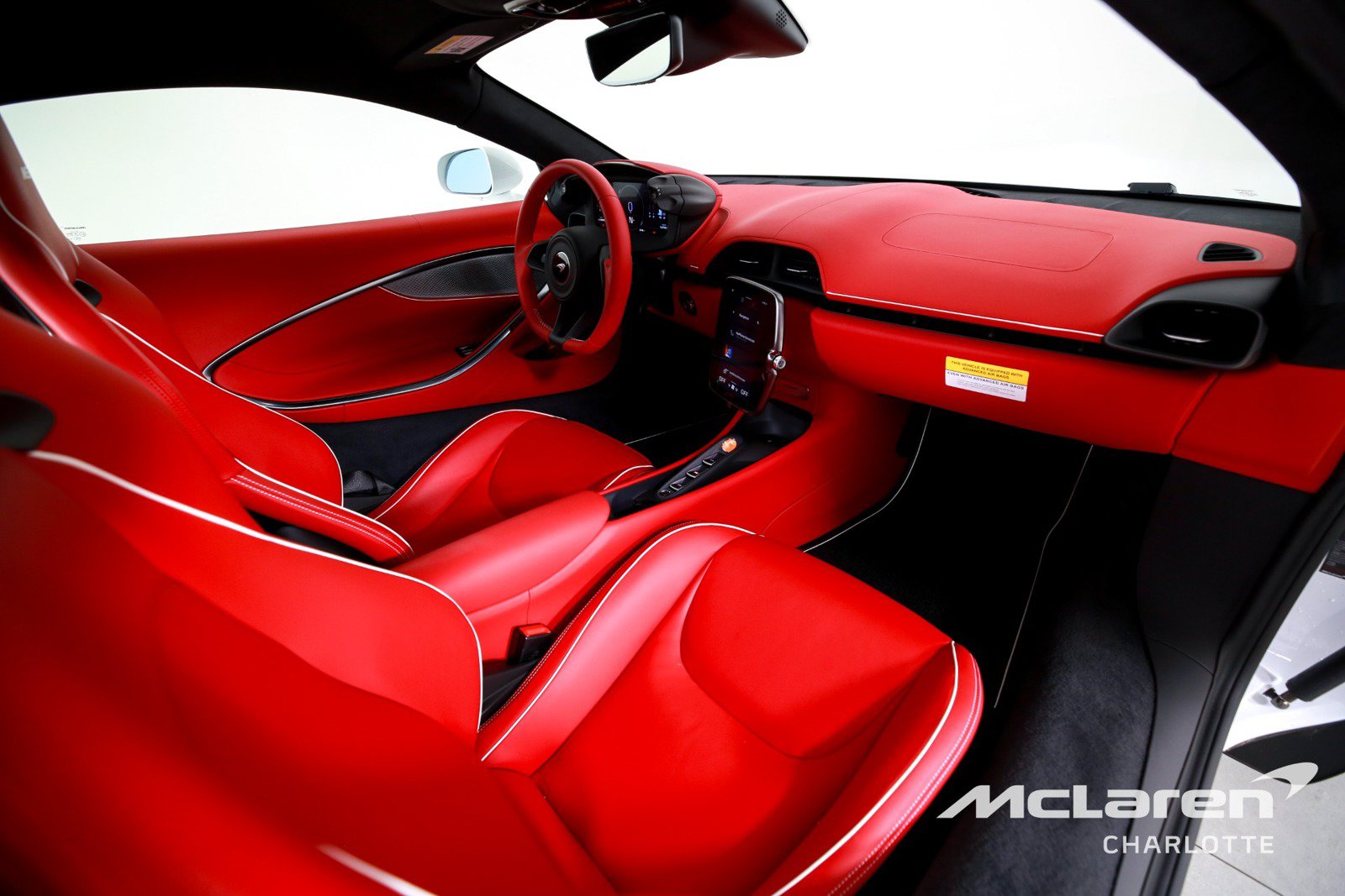 Used 2025 McLaren Artura RWD image 19
