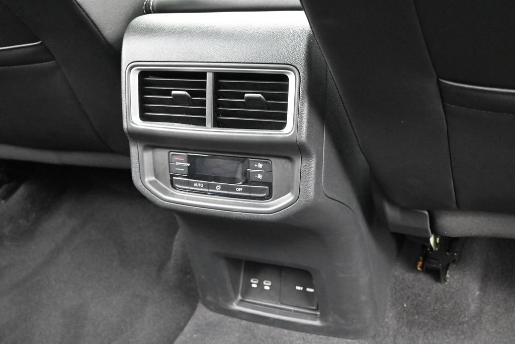 Used 2024 Volkswagen Atlas SE w/ Panoramic Sunroof Package FWD image 42
