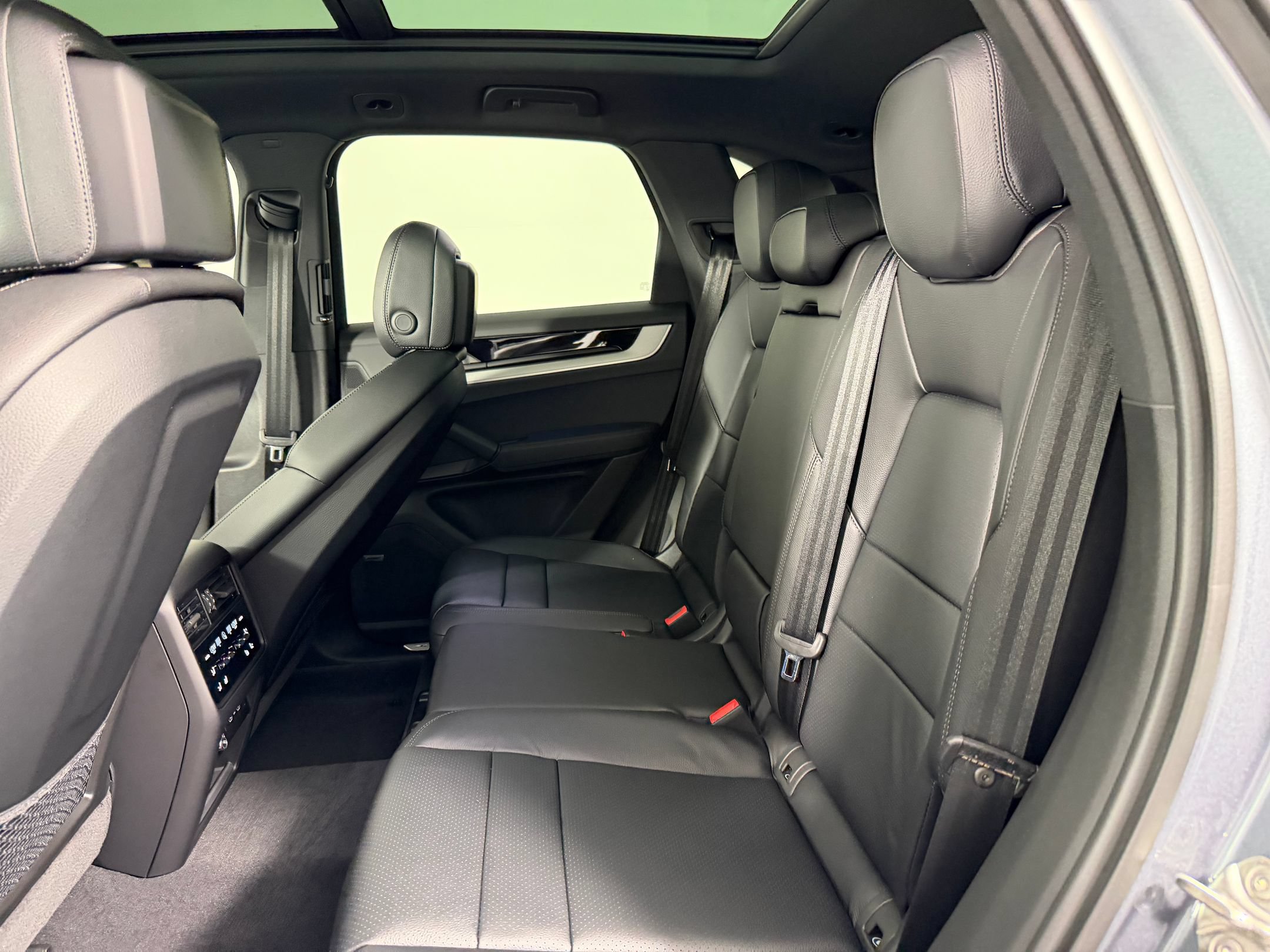 Certified 2026 Porsche Cayenne AWD/4WD image 18