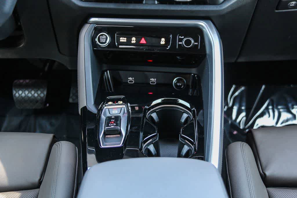Used 2025 Audi Q5 Premium Plus w/ Premium Plus AWD/4WD image 14
