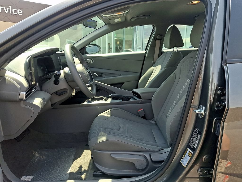 Used 2025 Hyundai Elantra SE FWD image 13