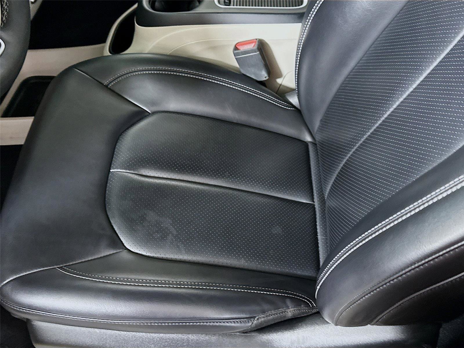 Used 2023 Chrysler Pacifica Touring-L image 12