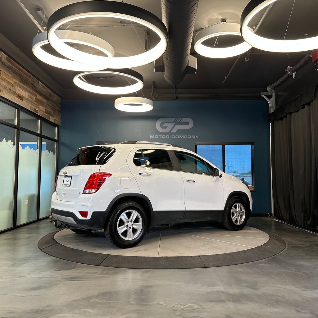 Used 2018 Chevrolet Trax LT w/ LT Convenience Package FWD image 3