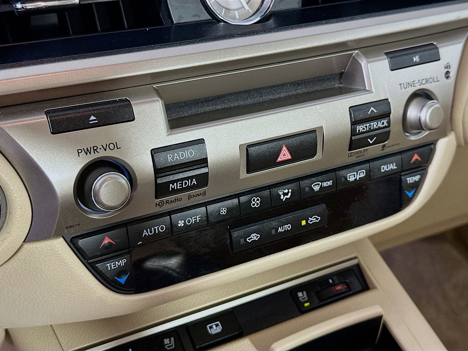 Used 2013 Lexus ES 350 w/ Luxury Pkg FWD image 16
