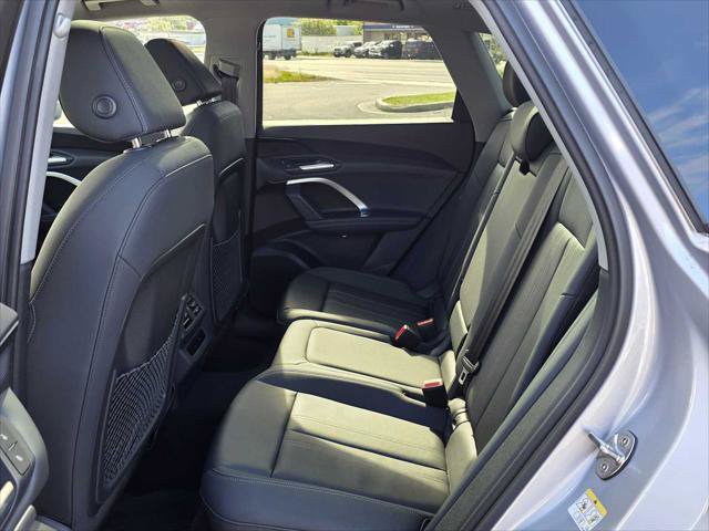 Used 2025 Audi Q5 Premium w/ Convenience Package AWD/4WD image 16