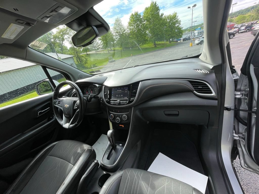 Certified 2022 Chevrolet Trax LT w/ LT Convenience Package AWD/4WD image 10