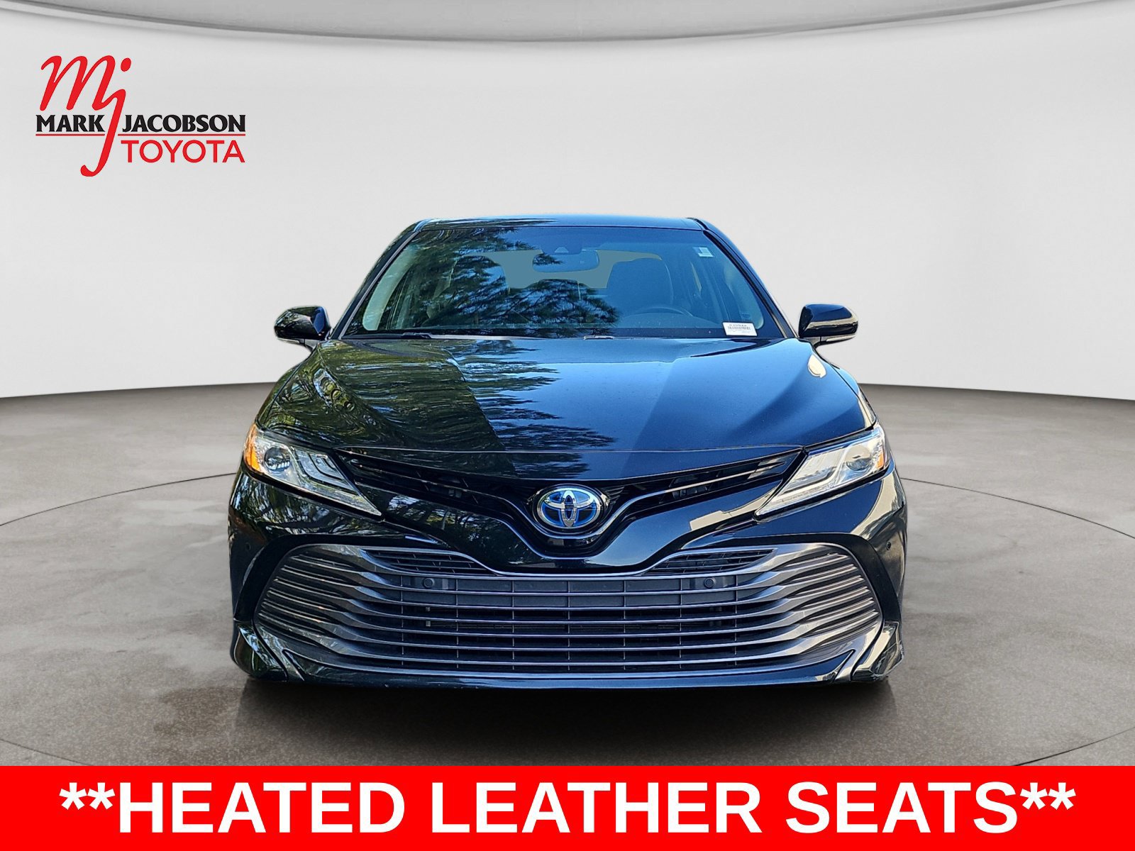 Used 2018 Toyota Camry XLE FWD image 2