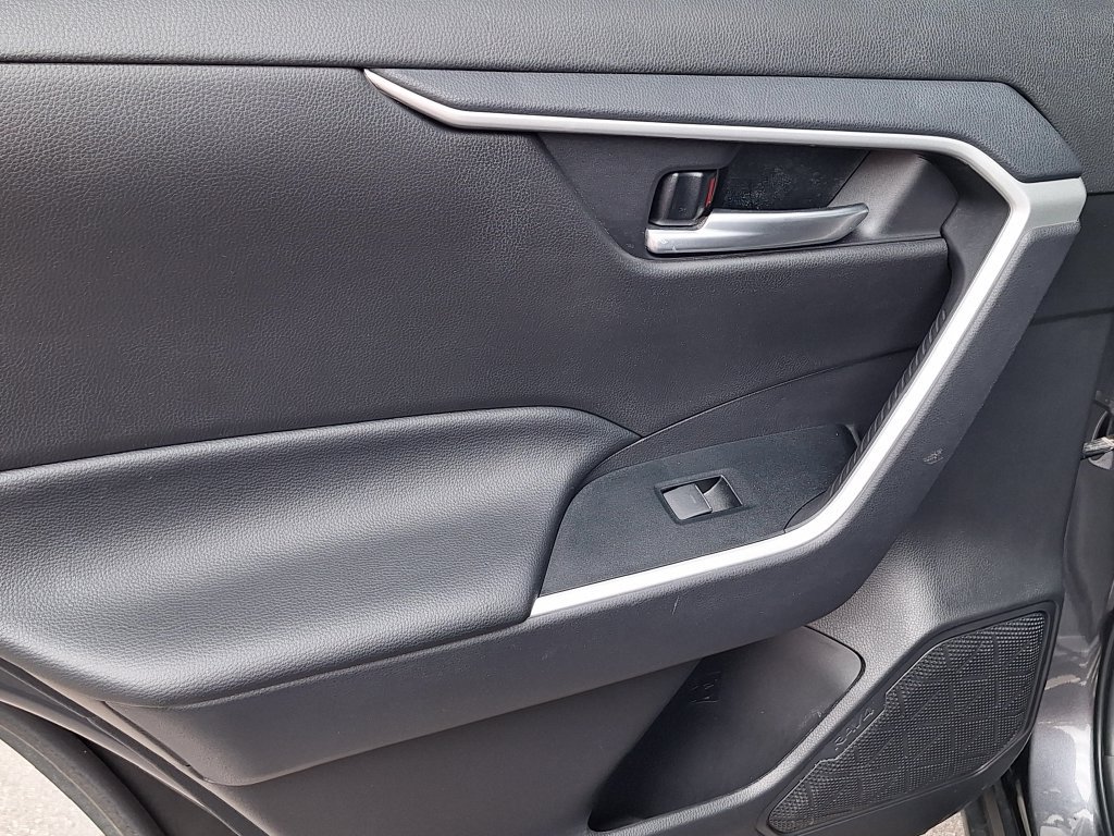 Used 2025 Toyota RAV4 XLE FWD image 12