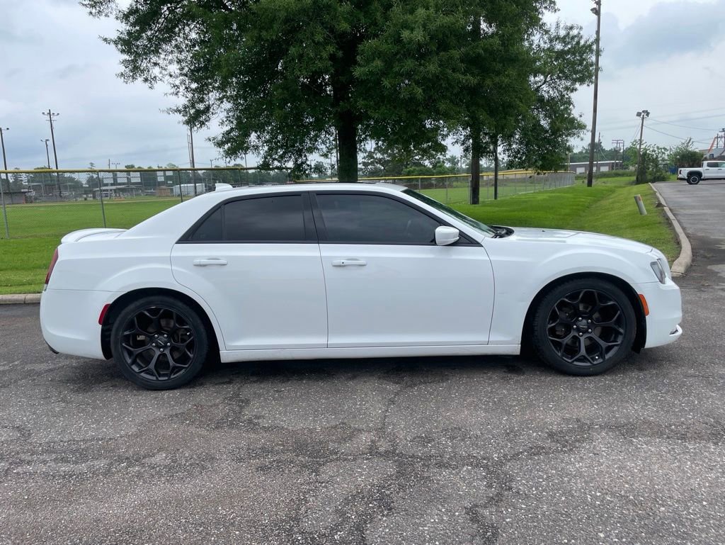 Used 2019 Chrysler 300 S RWD image 13