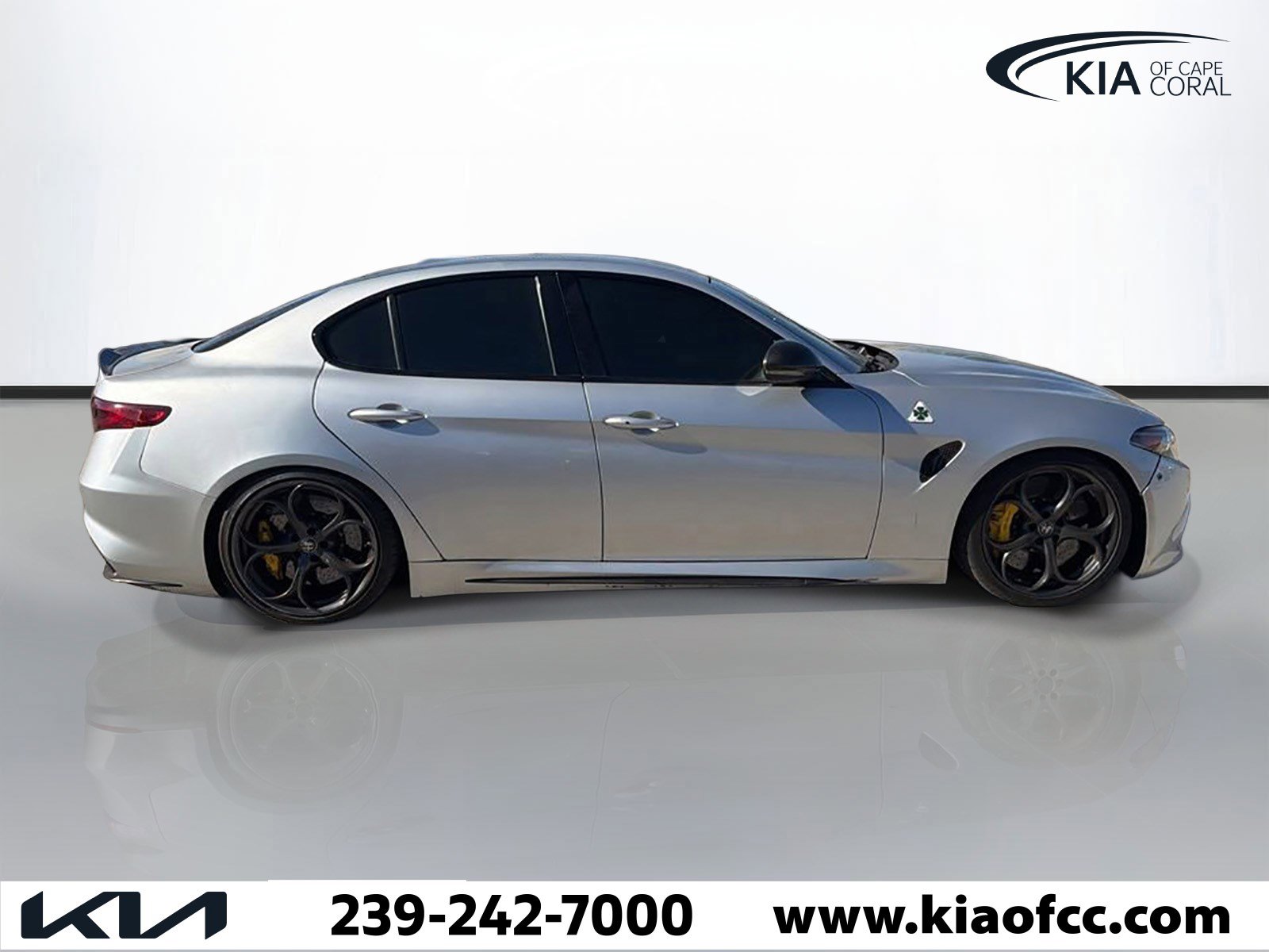 Used 2017 Alfa Romeo Giulia Quadrifoglio image 4