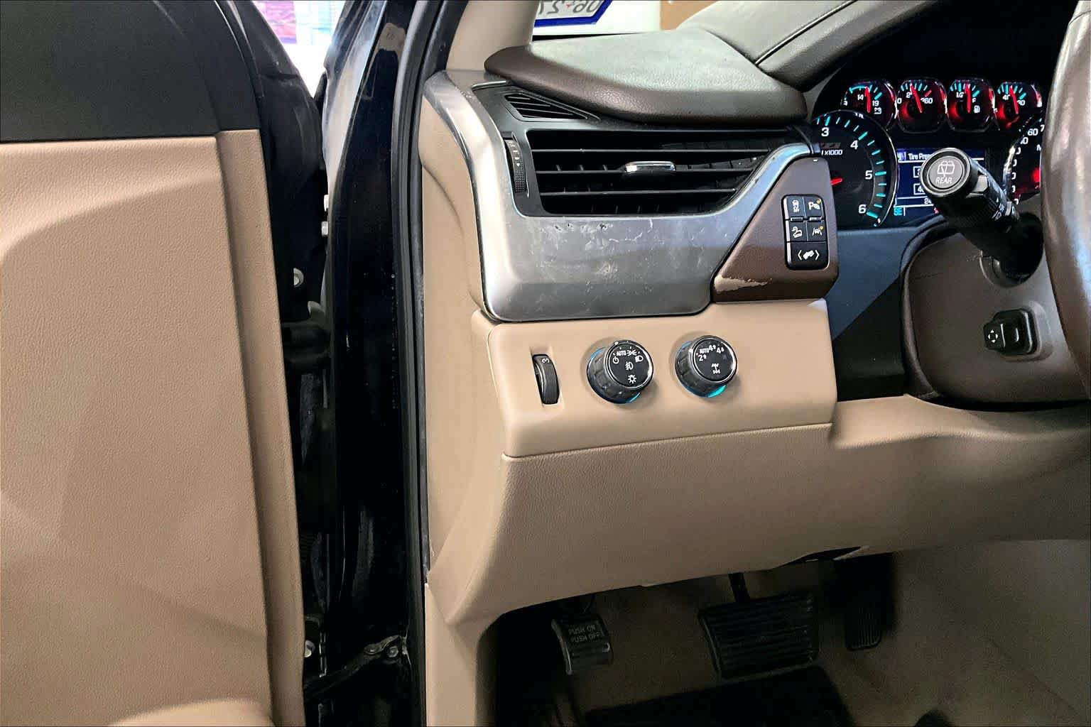Used 2020 Chevrolet Suburban LT AWD/4WD image 30