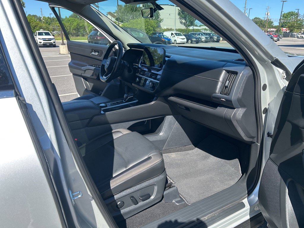 Certified 2025 Nissan Pathfinder SL AWD/4WD image 27