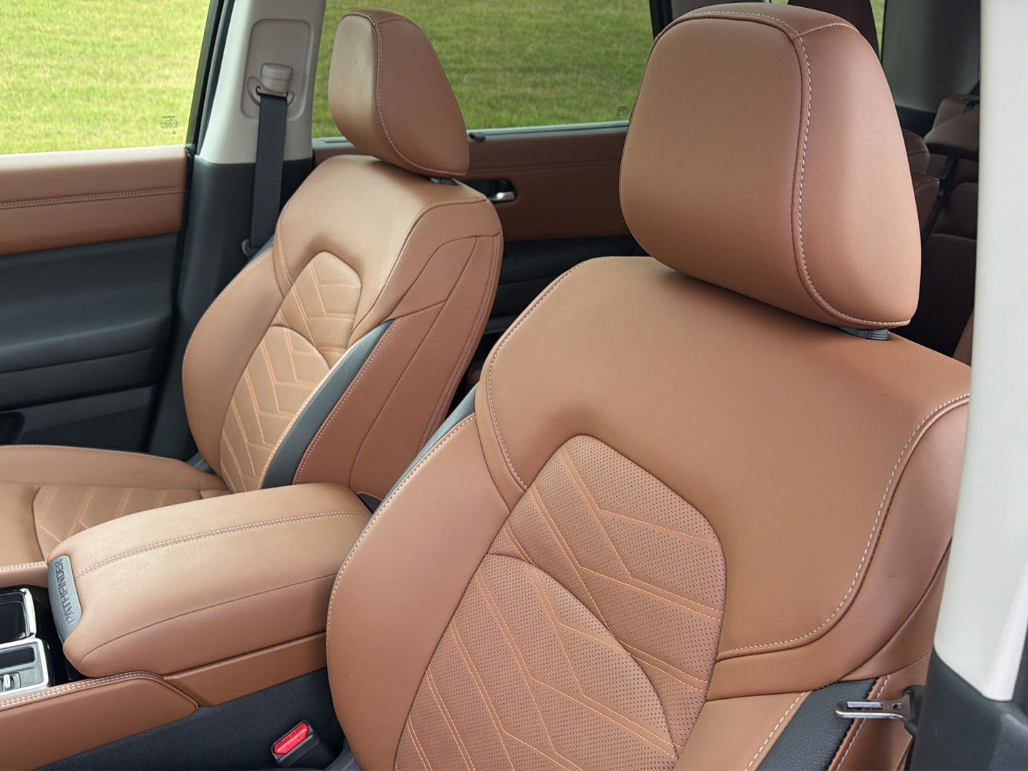 Used 2025 Nissan Pathfinder Platinum FWD image 32