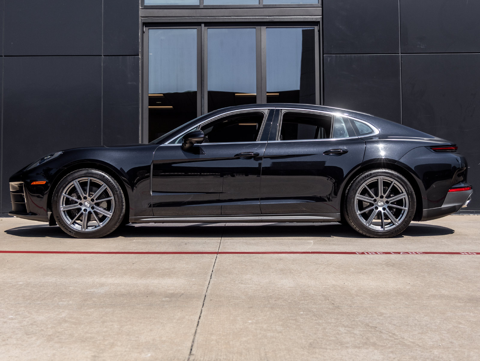 Certified 2025 Porsche Panamera image 2