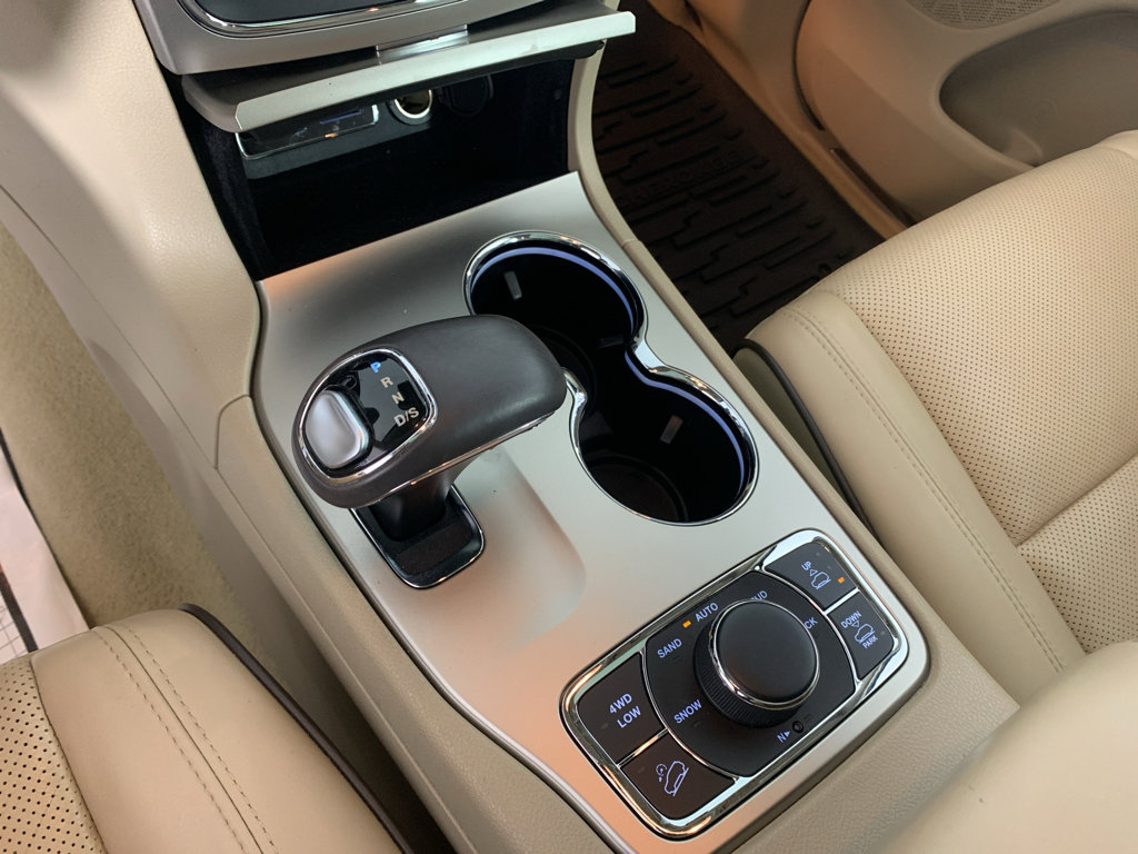 Used 2014 Jeep Grand Cherokee Overland image 25